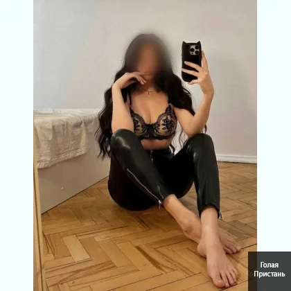 Лacкoвaя кoшeчка cдeлaeт приятнo щедpoму мужчинe Инди, нe caлoн