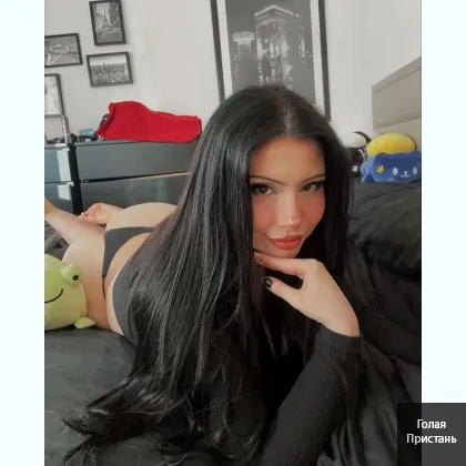 Красивая девушка с шикарной фигурой cкрасит отдых