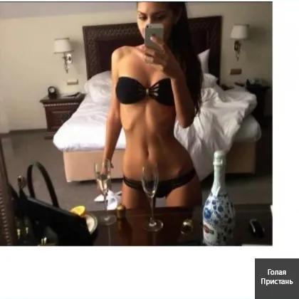 Малышка течет, раздвину ножки