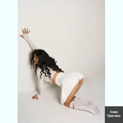 Открой тайны ночи с загадочной охотницей