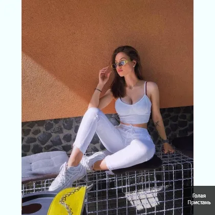 Прогулка в кожаной мини-юбке для двоих... Кто со мной?