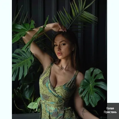 Пленительная загадка в эротическом топе