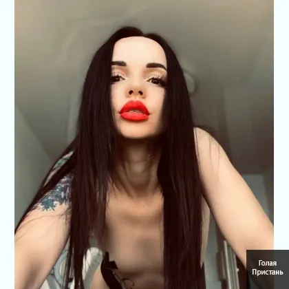 Загадочная красавица, готова к новым приключениям