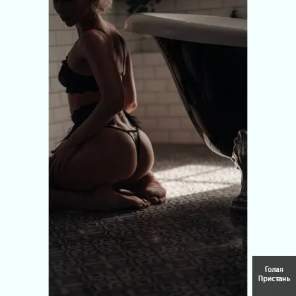 Обжигающая мини-юбка... Жду страстного взгляда...