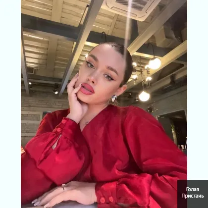 Кожаная мини-юбка ищет приключения