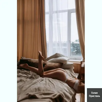 Молоденькая красотка с шикарной попочкой ждёт охотника