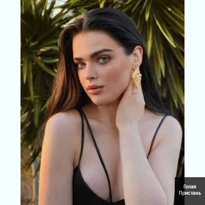 Сексуальна леді пропонує приватний майстер-клас по поглажуванням