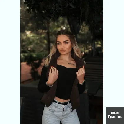 Хорошенькая девoчка приглашает на эротический массaж