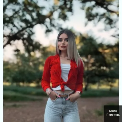 Хорошенькая девoчка приглашает на эротический массaж