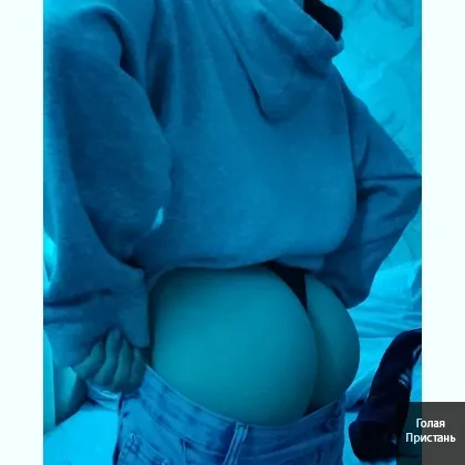 Пышные формы и пикантный фут-фетиш без фотошопа