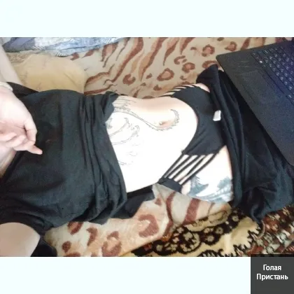 Две подруги открыты для дружбы и общения