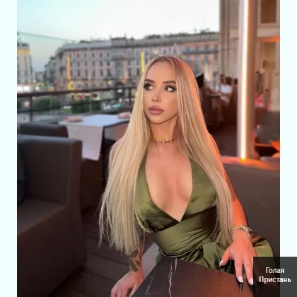 Потрясающей красоты массажистка ,